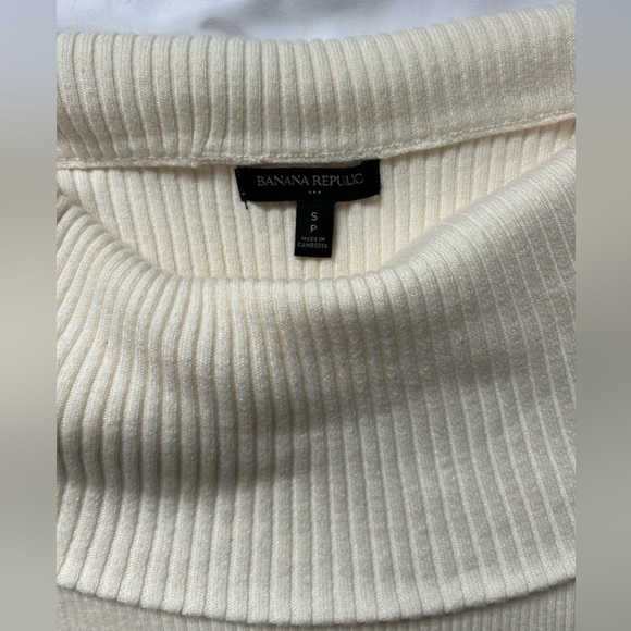 BANANA REPUBLIC - Off-the-Shoulder Sweater - Picture 6 of 7